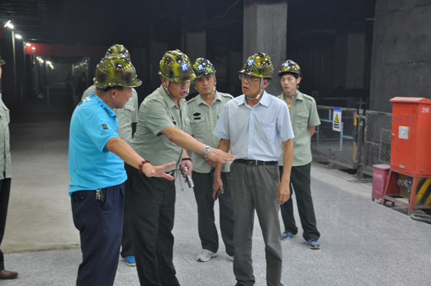 12、中裝協(xié)領(lǐng)導(dǎo)楊天軍同志到項(xiàng)目部檢查指導(dǎo)工作.JPG